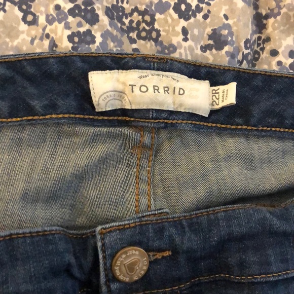 Torrid Girlfriend Fit Jeans - Picture 2 of 3